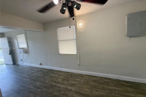 Villa ou maison à louer à Fort Lauderdale, Floride: 2 chambres, 72.84 m2 № 2059648 - photo 4