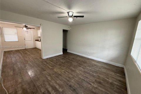 Villa ou maison à louer à Fort Lauderdale, Floride: 2 chambres, 72.84 m2 № 2059648 - photo 5