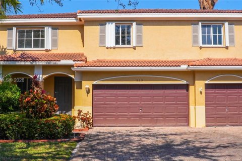 Villa ou maison à Miami Gardens, Floride 6 chambres, 331.85 m2 № 2023831