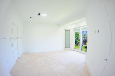 Купить виллу или дом в Пайнкрест, Флорида 6 спален, 448.25м2, № 1956597 - фото 15