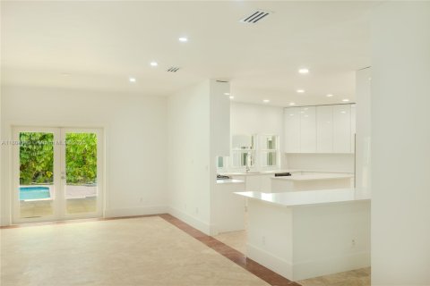 Купить виллу или дом в Пайнкрест, Флорида 6 спален, 448.25м2, № 1956597 - фото 12