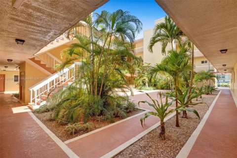 Copropriété à louer à Miami, Floride: 1 chambre, 66.15 m2 № 1880243 - photo 12