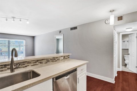 Copropriété à louer à Miami, Floride: 1 chambre, 66.15 m2 № 1880243 - photo 3