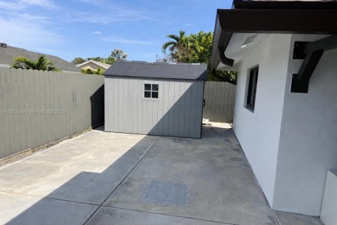 Casa en venta en Oakland Park, Florida, 3 dormitorios, 143.26 m2 № 2042108 - foto 2