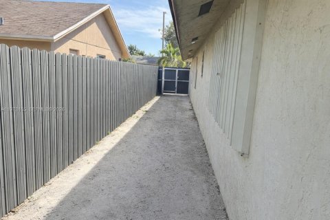 Casa en venta en Oakland Park, Florida, 3 dormitorios, 143.26 m2 № 2042108 - foto 4