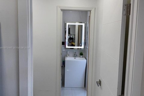 Casa en venta en Oakland Park, Florida, 3 dormitorios, 143.26 m2 № 2042108 - foto 13