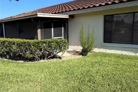 House in Tampa, Florida 2 bedrooms, 108.32 sq.m. № 2225835 - photo 2