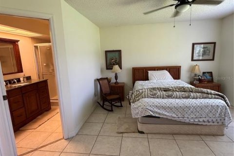 House in Tampa, Florida 2 bedrooms, 108.32 sq.m. № 2225835 - photo 11