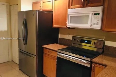 Townhouse in Tamarac, Florida 3 bedrooms, 134.34 sq.m. № 1715587 - photo 2