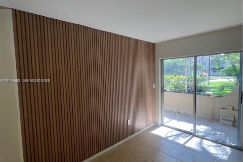 Condo in Doral, Florida, 3 bedrooms  № 2392116 - photo 2