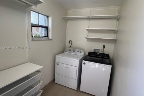 Condo in Doral, Florida, 3 bedrooms  № 2392116 - photo 9