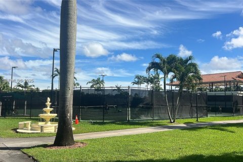 Condo in Doral, Florida, 3 bedrooms  № 2392116 - photo 12