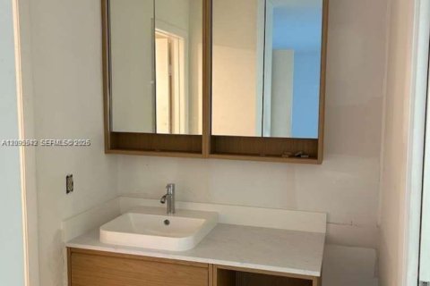 Condo in Doral, Florida, 3 bedrooms  № 2392116 - photo 5