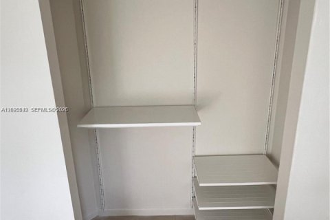 Condo in Doral, Florida, 3 bedrooms  № 2392116 - photo 7