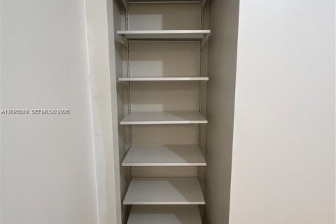 Condo in Doral, Florida, 3 bedrooms  № 2392116 - photo 8