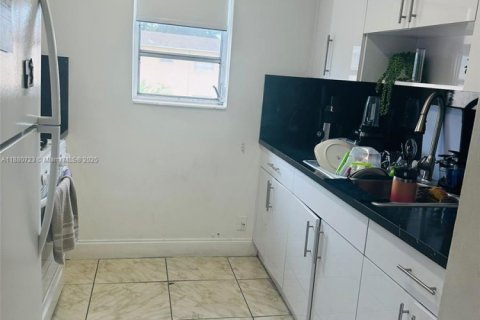 Apartamento en alquiler en Miami, Florida, 1 dormitorio № 1929179 - foto 7