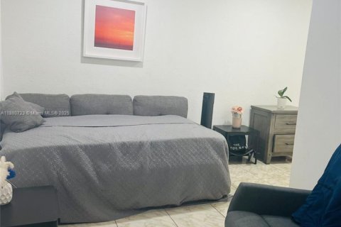 Apartamento en alquiler en Miami, Florida, 1 dormitorio № 1929179 - foto 2