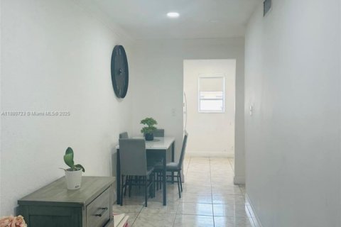 Apartamento en alquiler en Miami, Florida, 1 dormitorio № 1929179 - foto 6