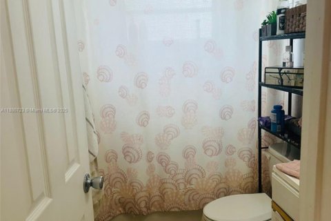 Apartamento en alquiler en Miami, Florida, 1 dormitorio № 1929179 - foto 4