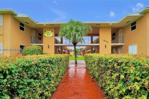 Apartamento en alquiler en Miami, Florida, 1 dormitorio № 1929179 - foto 8