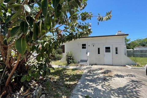 Villa ou maison à louer à Saint Petersburg, Floride: 2 chambres, 102.01 m2 № 1873363 - photo 1