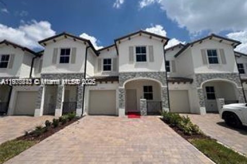 Снять в аренду таунхаус в Хомстед, Флорида 3 спальни, № 1963934 - фото 1