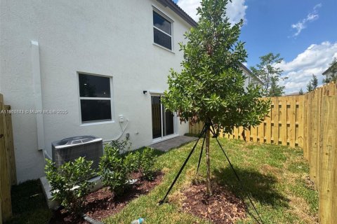 Снять в аренду таунхаус в Хомстед, Флорида 3 спальни, № 1963934 - фото 11