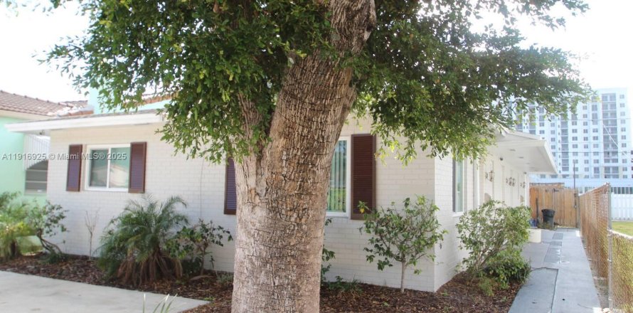 Apartment in Hollywood, Florida 2 bedrooms, 85.75 sq.m. № 1973702