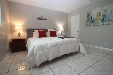 Apartment in Hollywood, Florida 2 bedrooms, 85.75 sq.m. № 1973702 - photo 9