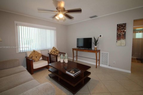 Apartment in Hollywood, Florida 2 bedrooms, 85.75 sq.m. № 1973702 - photo 3
