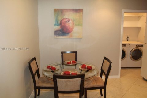 Apartment in Hollywood, Florida 2 bedrooms, 85.75 sq.m. № 1973702 - photo 5
