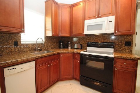 Apartment in Hollywood, Florida 2 bedrooms, 85.75 sq.m. № 1973702 - photo 4