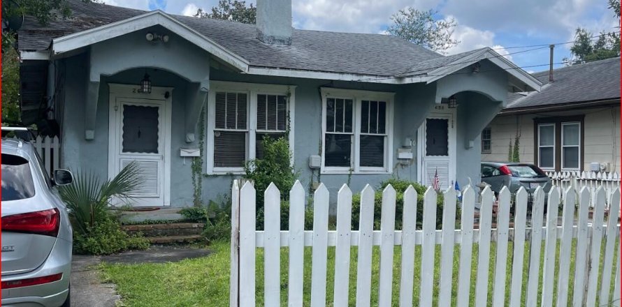 Commercial property in Jacksonville, Florida 4 bedrooms, 178.37 sq.m. № 769051