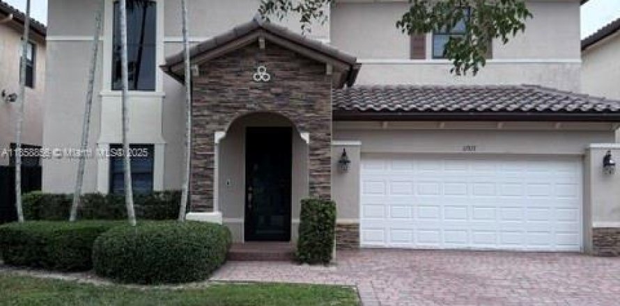 Casa en Miami, Florida 4 dormitorios, 261.61 m2 № 1887376