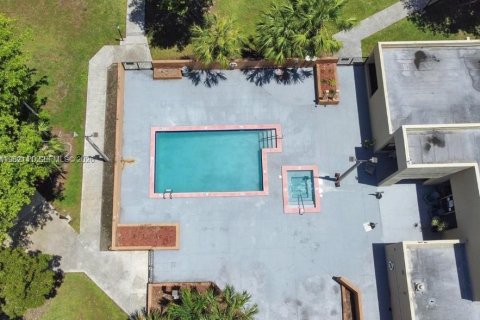 Снять в аренду кондоминиум в Майами, Флорида 2 спальни, 76.83м2, № 2049326 - фото 13