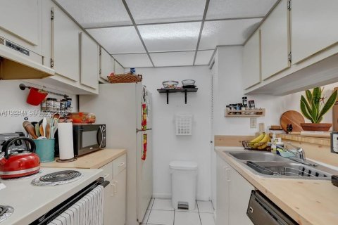 Кондоминиум с 2 спальнями в Майами, Флорида № 2049326