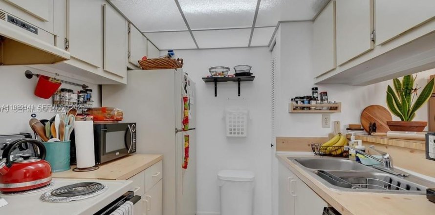 Кондоминиум с 2 спальнями в Майами, Флорида № 2049326