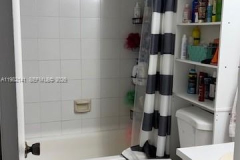 Снять в аренду кондоминиум в Майами, Флорида 2 спальни, 76.83м2, № 2049326 - фото 4