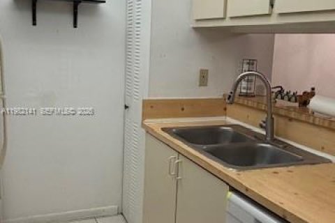 Снять в аренду кондоминиум в Майами, Флорида 2 спальни, 76.83м2, № 2049326 - фото 3