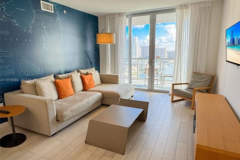 Купить кондоминиум в Халландейл-Бич, Флорида 2 спальни, 95.69м2, № 1987941 - фото 2