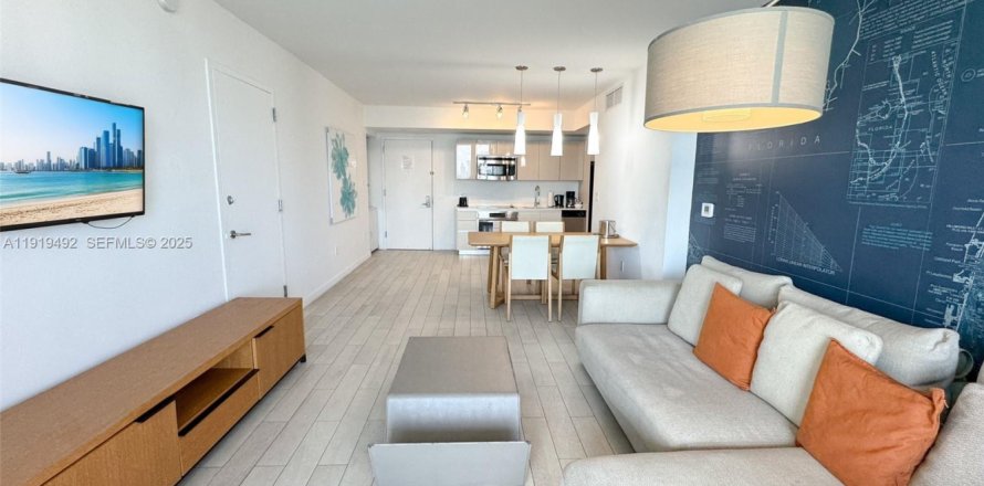 Кондоминиум с 2 спальнями в Халландейл-Бич, Флорида № 1987941