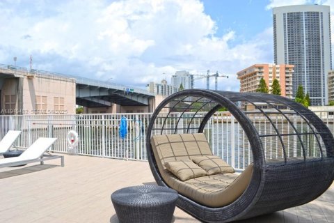 Купить кондоминиум в Халландейл-Бич, Флорида 2 спальни, 95.69м2, № 1987941 - фото 30