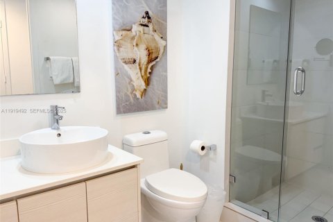 Купить кондоминиум в Халландейл-Бич, Флорида 2 спальни, 95.69м2, № 1987941 - фото 11