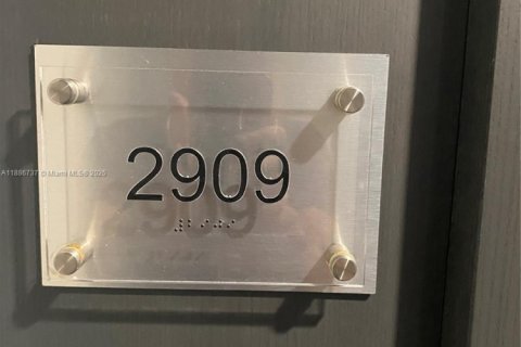 Купить кондоминиум в Халландейл-Бич, Флорида 2 спальни, 100.89м2, № 1983418 - фото 2