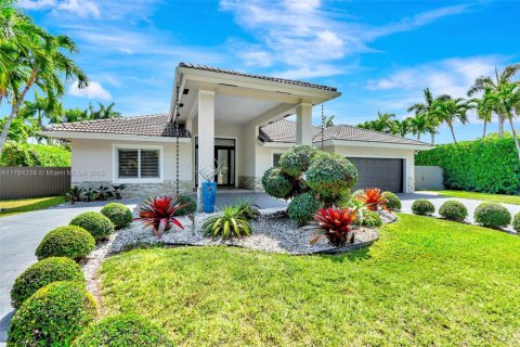 House in Miami, Florida 4 bedrooms, 245.73 sq.m. № 1862527 - photo 2