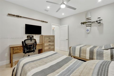 House in Miami, Florida 4 bedrooms, 245.73 sq.m. № 1862527 - photo 27
