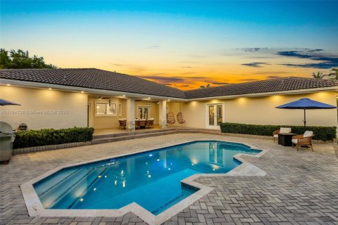 House in Miami, Florida 4 bedrooms, 245.73 sq.m. № 1862527 - photo 16
