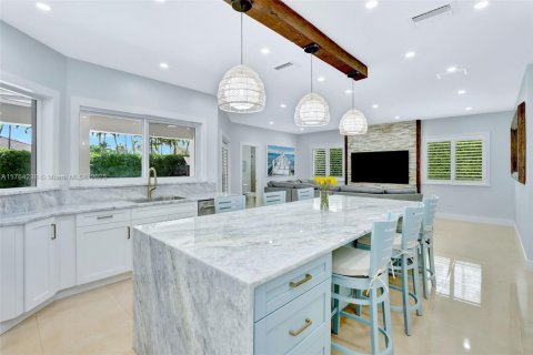 House in Miami, Florida 4 bedrooms, 245.73 sq.m. № 1862527 - photo 9