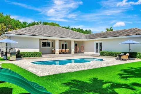 House in Miami, Florida 4 bedrooms, 245.73 sq.m. № 1862527 - photo 15