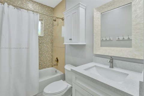 House in Miami, Florida 4 bedrooms, 245.73 sq.m. № 1862527 - photo 30